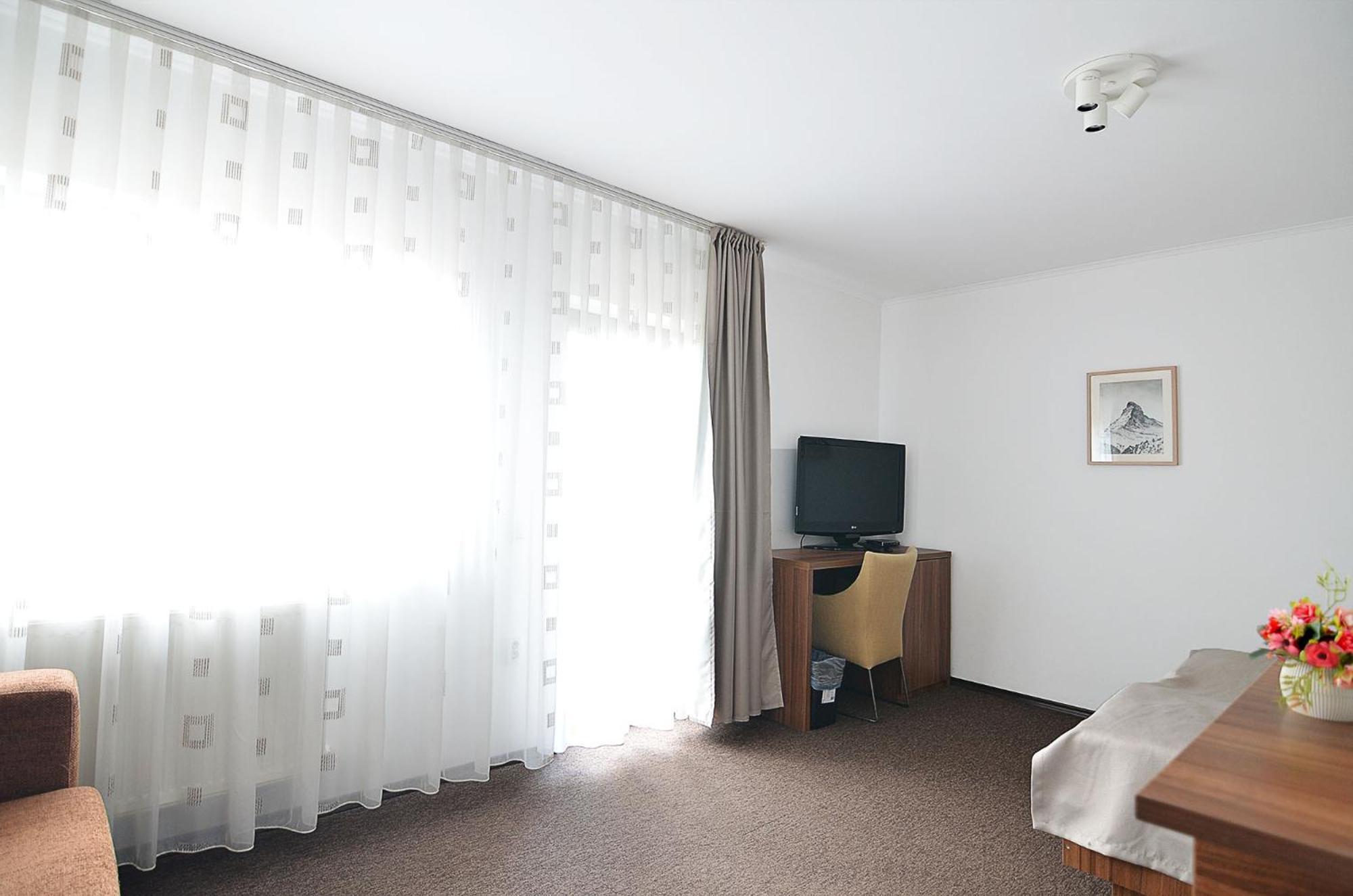 Pensiune & Restaurant Victoria Păltiniş Eksteriør billede
